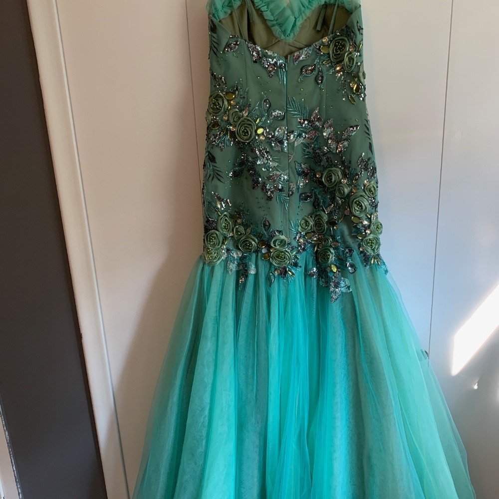 Dress - Picture 2 of 2